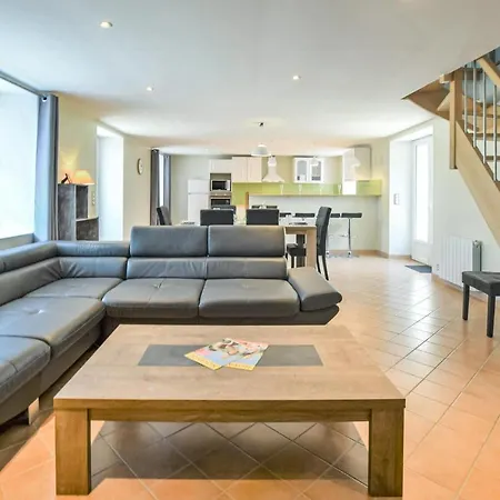 3 Bedroom Beautiful In Créances