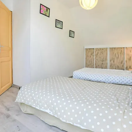 3 Bedroom Stunning In * Créances