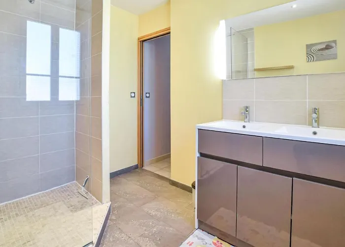 3 Bedroom Stunning In *